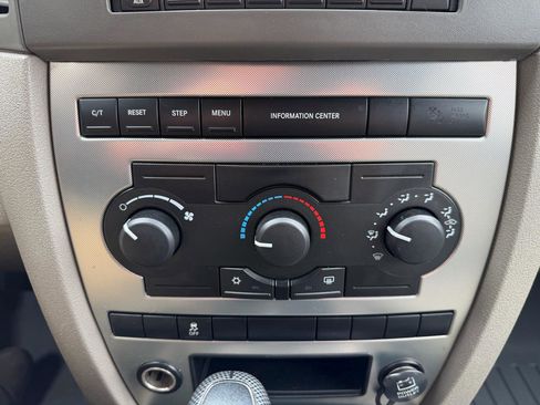 Used 2006 Jeep Grand Cherokee Laredo image 32