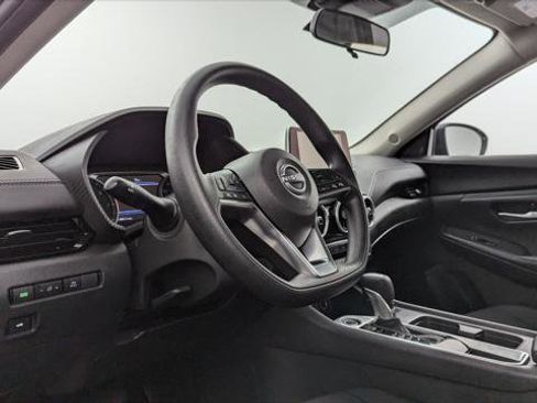 Used 2025 Nissan Sentra SV image 23