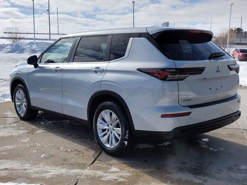 New 2026 Mitsubishi Outlander ES image 17