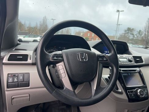 Used 2016 Honda Odyssey SE image 17