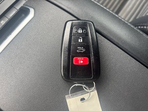 Used 2021 Toyota Highlander XSE FWD image 26