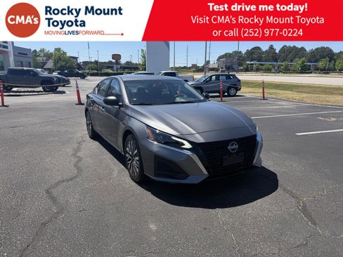 Used 2025 Nissan Altima 2.5 SV FWD image 1