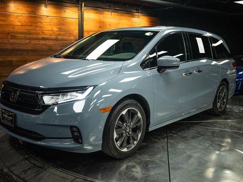 Used 2023 Honda Odyssey Elite image 2