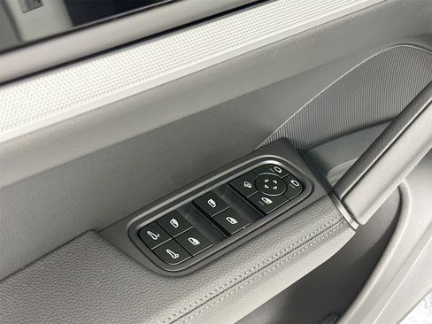 Certified 2025 Porsche Cayenne Coupe image 32