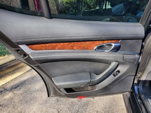 Used 2011 Porsche Panamera 4 image 24