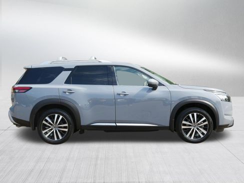 Certified 2025 Nissan Pathfinder Platinum w/ Cargo Package AWD/4WD image 8