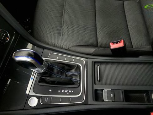 Used 2019 Volkswagen e-Golf SE w/ Driver Assistance Package FWD image 66