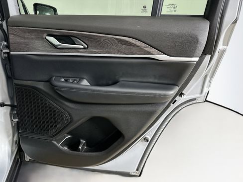 Used 2023 Jeep Grand Cherokee Limited image 32