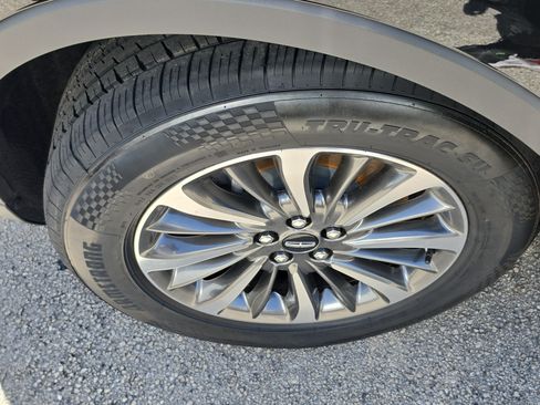 Certified 2023 Lincoln Nautilus AWD image 6