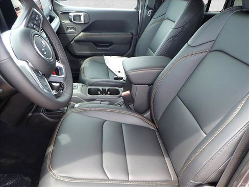 New 2025 Jeep Wrangler Unlimited Sahara AWD/4WD image 11