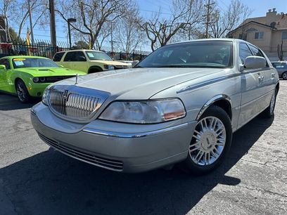 Used 2006 Lincoln Town Car Signature Limited