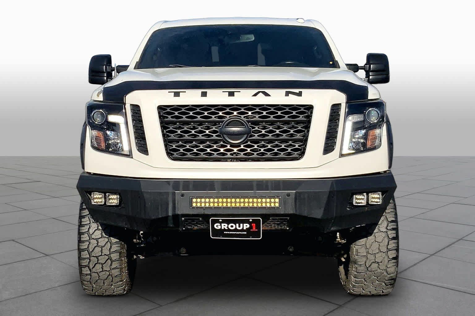 Used 2018 Nissan Titan SL w/ Midnight Edition AWD/4WD image 4