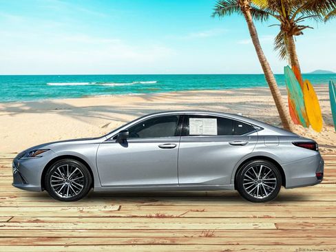 Used 2025 Lexus ES 300h w/ Premium Package image 3