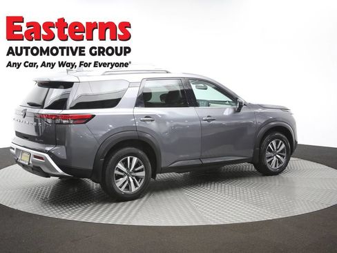 Used 2023 Nissan Pathfinder SL AWD/4WD image 42