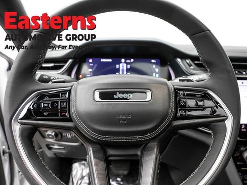 Used 2022 Jeep Grand Cherokee Overland AWD/4WD image 10