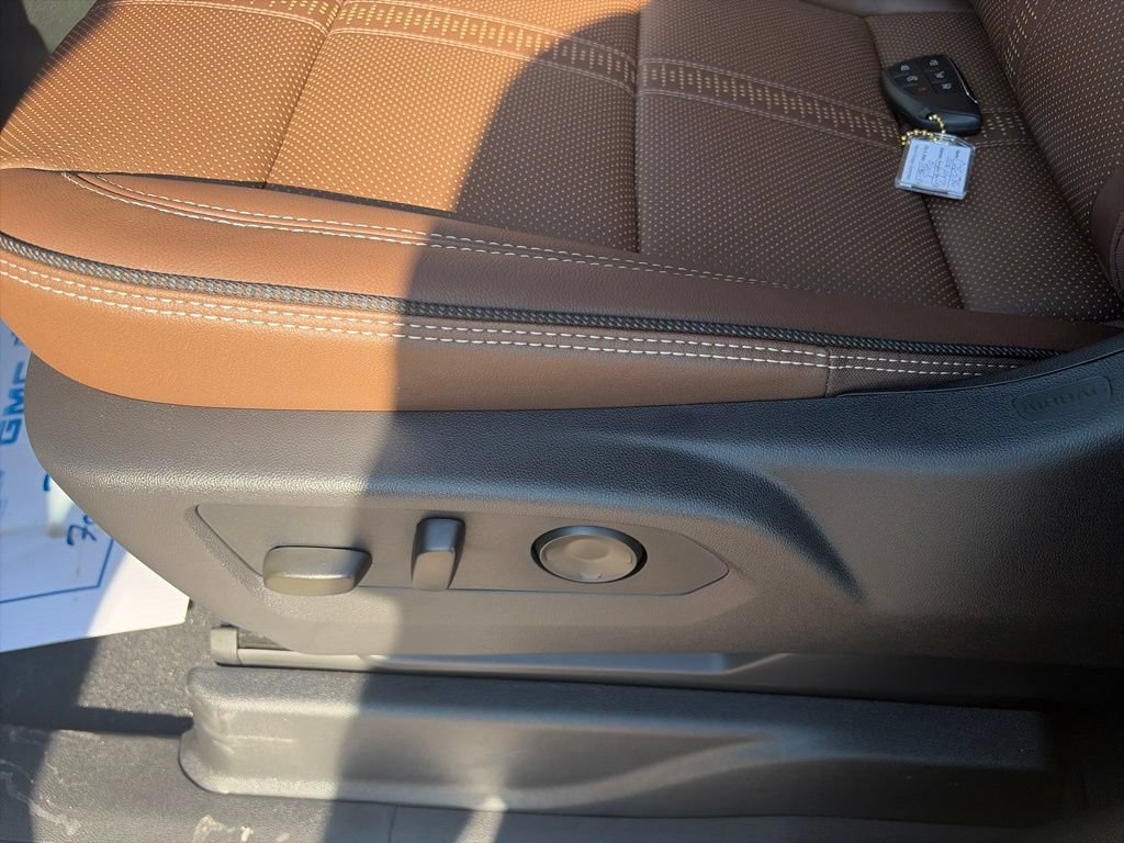 New 2026 Chevrolet Suburban High Country AWD/4WD image 18