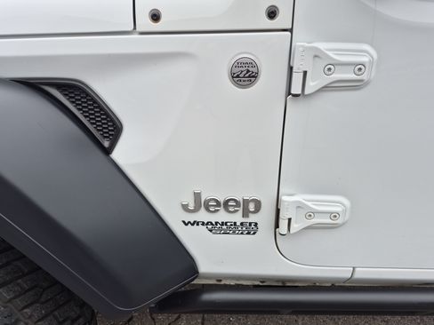 Used 2018 Jeep Wrangler Unlimited Sport S AWD/4WD image 7