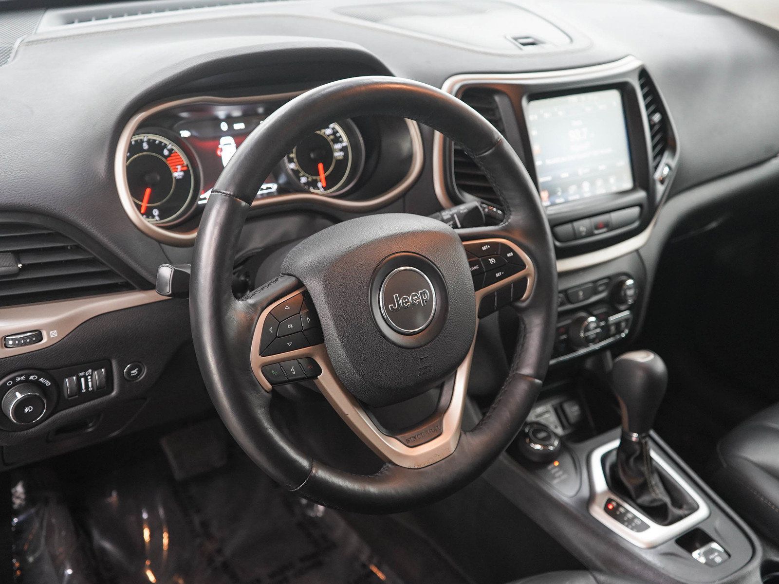 Used 2018 Jeep Cherokee Limited AWD/4WD image 21