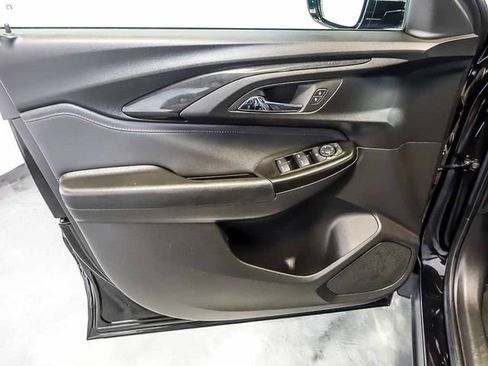 Used 2023 Chevrolet TrailBlazer RS w/ Convenience Package FWD image 25