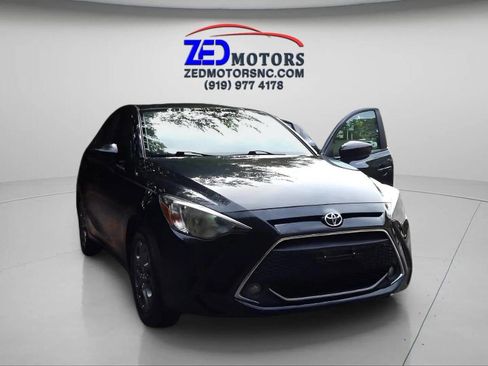 Used 2019 Toyota Yaris XLE image 8