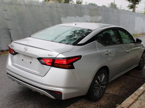 Used 2024 Nissan Altima 2.5 SV FWD image 5