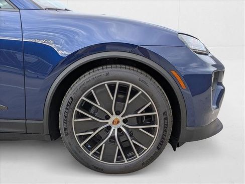 New 2024 Porsche Macan 4 Electric image 11