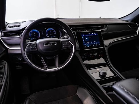 Used 2024 Jeep Grand Cherokee Altitude image 4