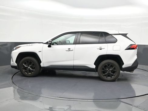 Used 2022 Toyota RAV4 LE FWD image 2