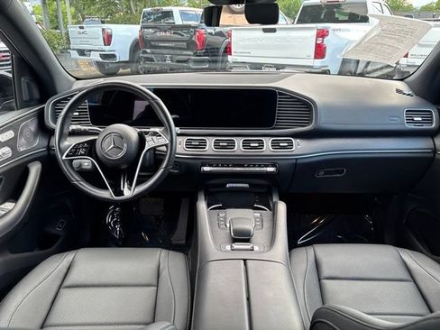 Used 2025 Mercedes-Benz GLS 450 4MATIC image 10