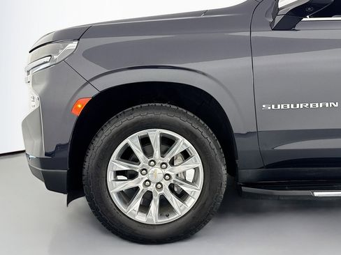 Used 2023 Chevrolet Suburban Premier image 10