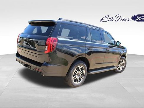 New 2026 Ford Expedition Active RWD image 3