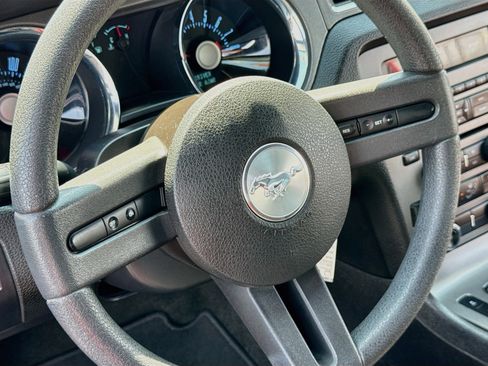 Used 2012 Ford Mustang Convertible RWD image 12