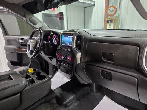 Used 2021 Chevrolet Silverado 1500 LT AWD/4WD image 16
