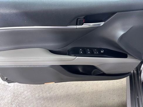 Used 2020 Toyota Camry XLE image 17