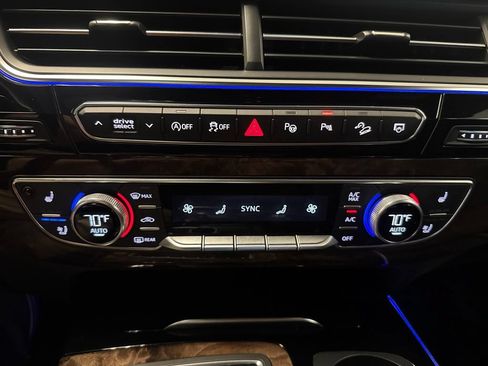 Used 2019 Audi Q7 3.0T Prestige w/ Prestige Package AWD/4WD image 36