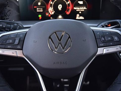 New 2026 Volkswagen Tiguan SE R-Line image 17