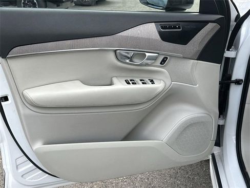 Used 2023 Volvo XC90 T8 Plus w/ Protection Package Premier image 22