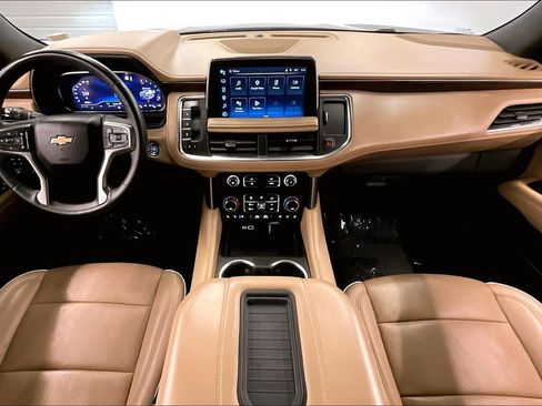 Used 2023 Chevrolet Suburban Premier AWD/4WD image 18