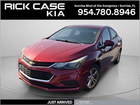Used 2017 Chevrolet Cruze LT w/ Convenience Package FWD image 1