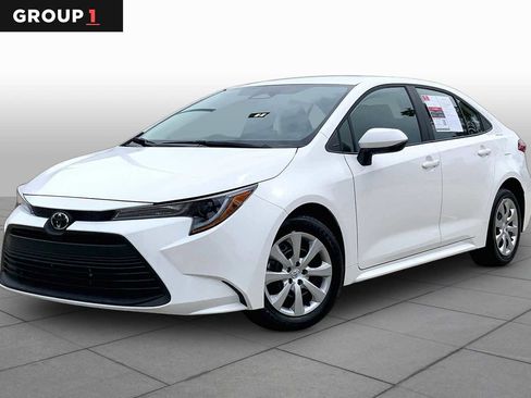 Used 2026 Toyota Corolla LE FWD image 1