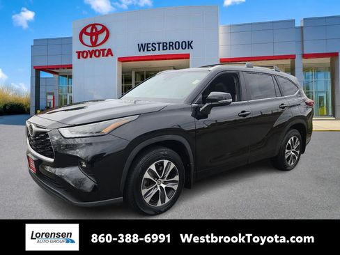 Certified 2023 Toyota Highlander XLE image 1