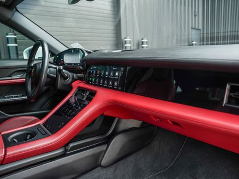 Used 2021 Porsche Taycan 4S image 32