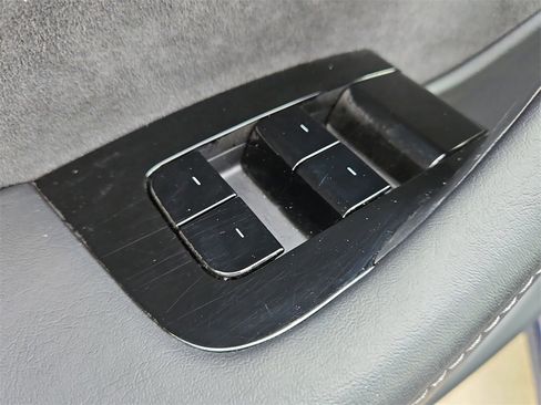 Used 2020 Tesla Model Y Long Range image 34