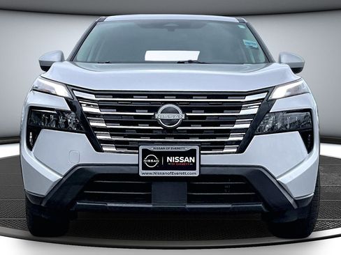 Used 2025 Nissan Rogue SV image 2