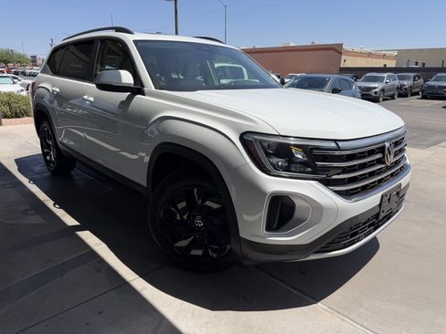 Used 2024 Volkswagen Atlas SE FWD image 6