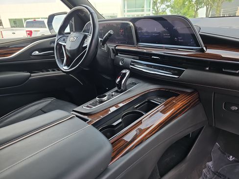 Used 2022 Cadillac Escalade ESV Premium Luxury AWD/4WD image 17