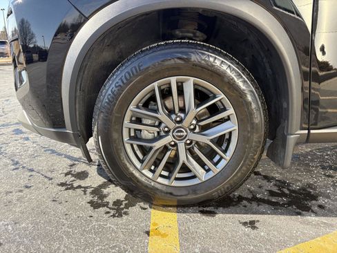 Used 2023 Nissan Rogue S image 25