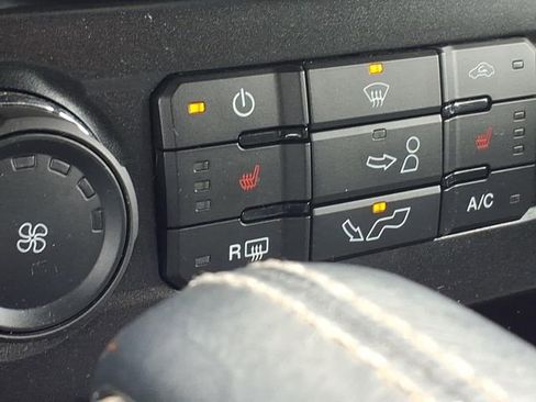 Used 2015 Ford F150 XLT w/ Equipment Group 302A Luxury AWD/4WD image 3