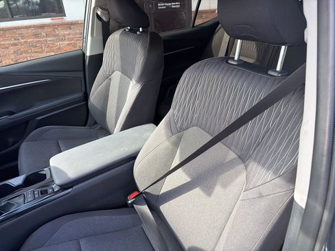 Used 2025 Toyota Camry LE image 3