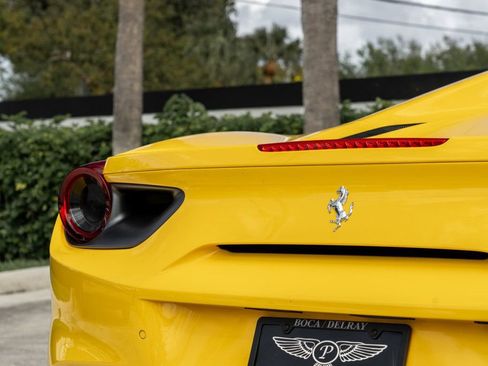 Used 2017 Ferrari 488 Spider image 8